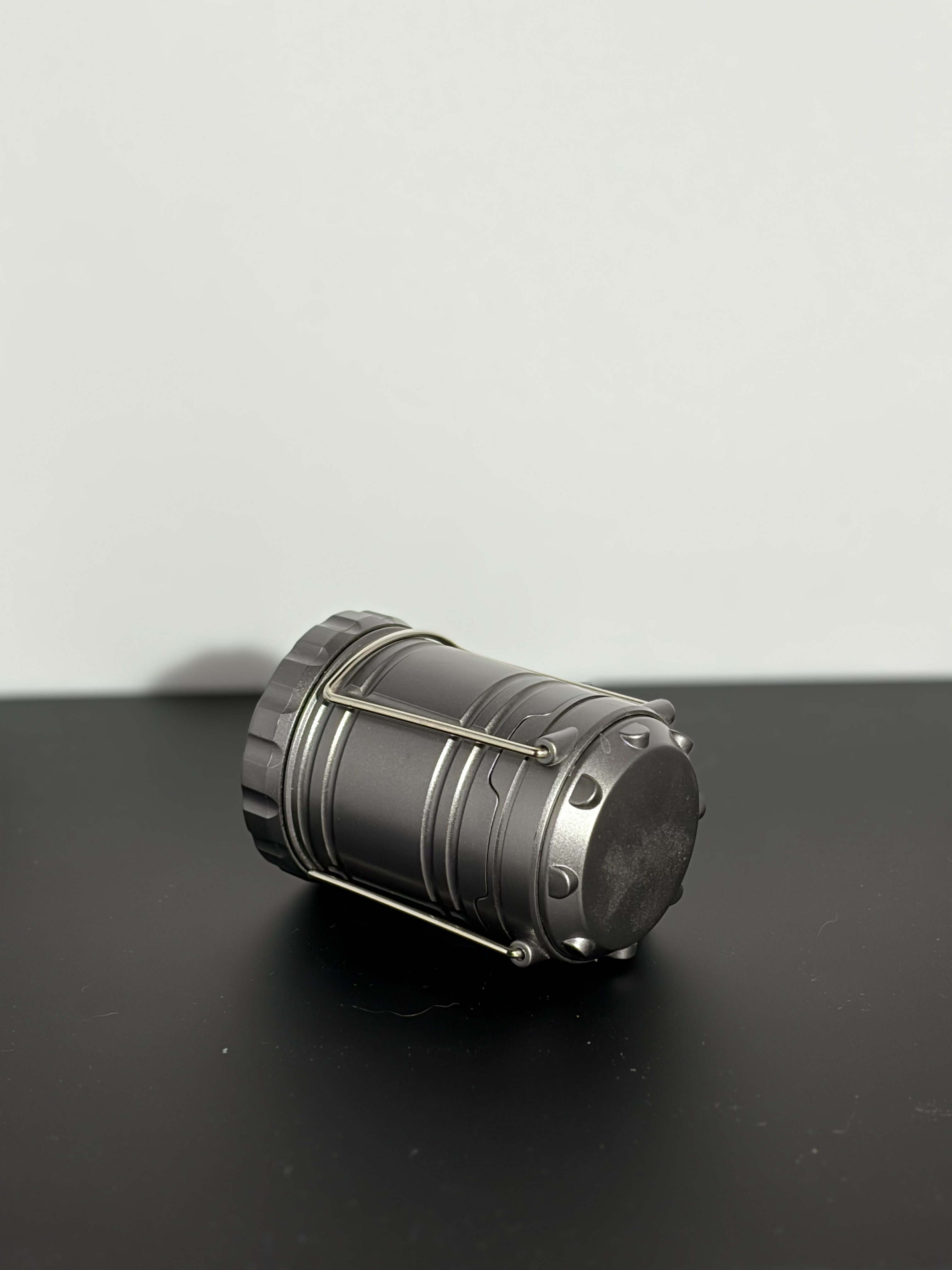 The three-quarter view of a cylinder