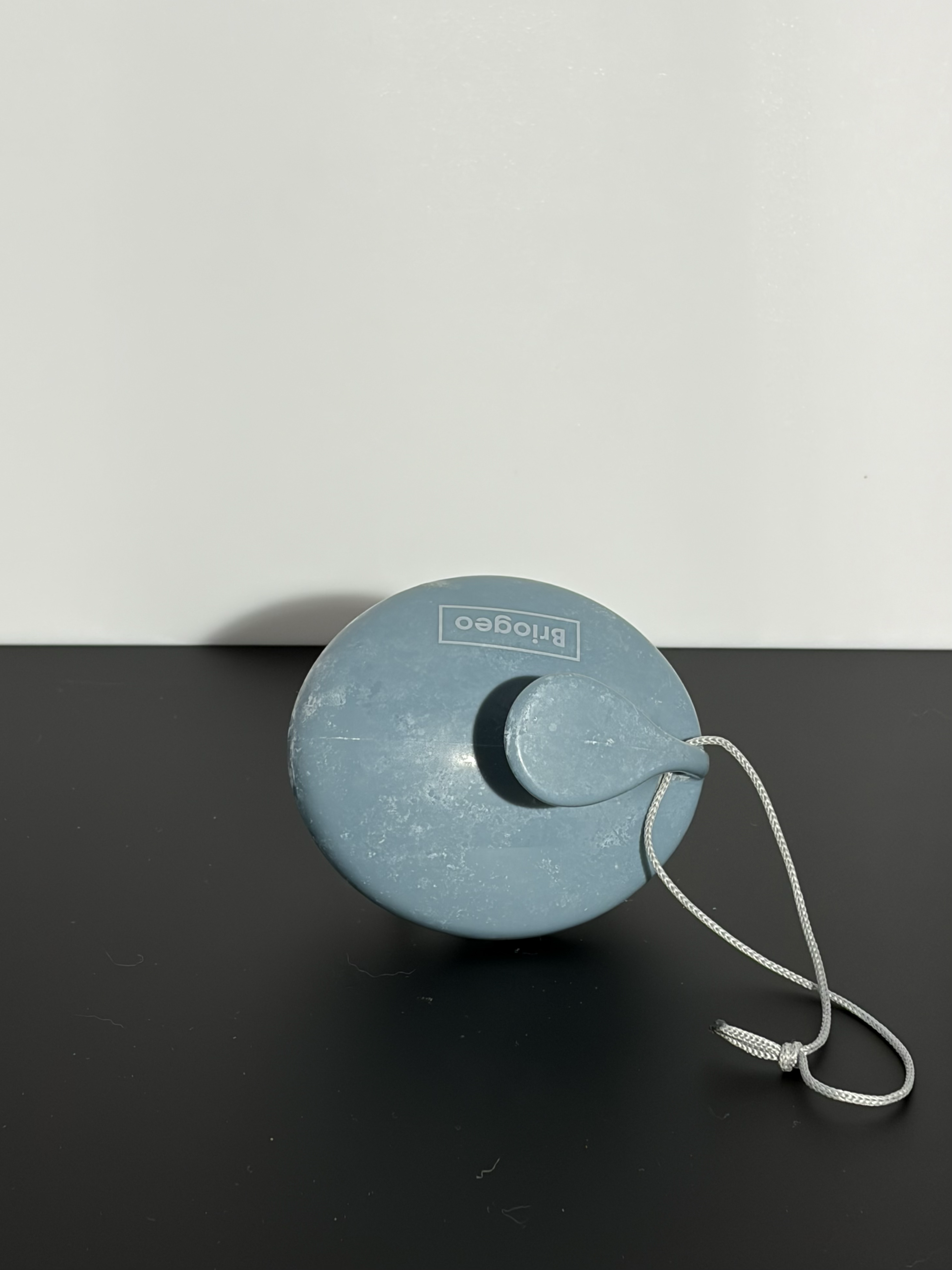 The top of a hair shampoo tool