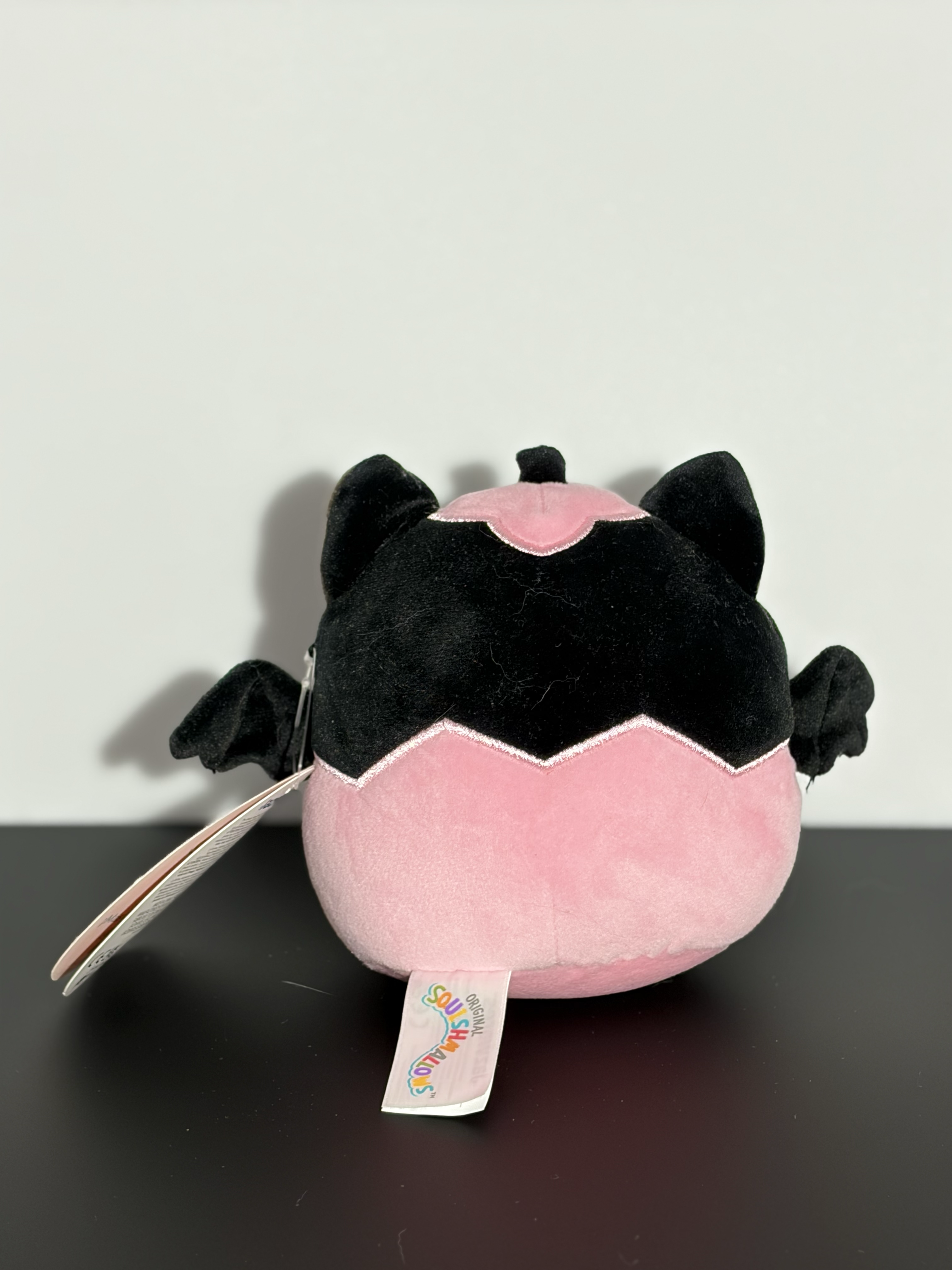 Back of a cat plushy.